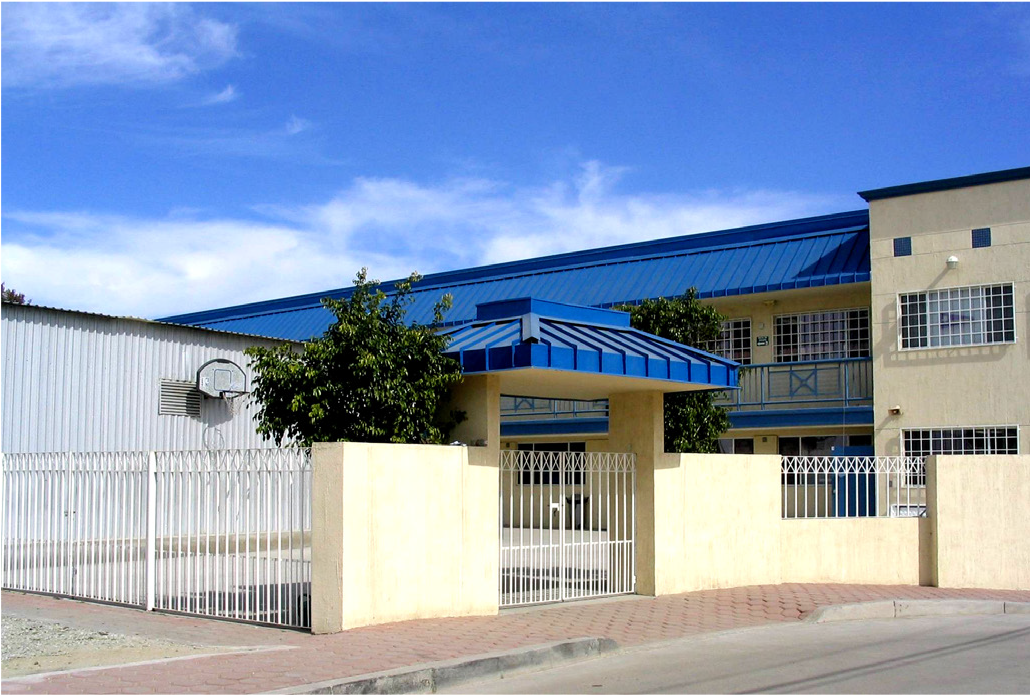 Acceso principal / Fachada 2